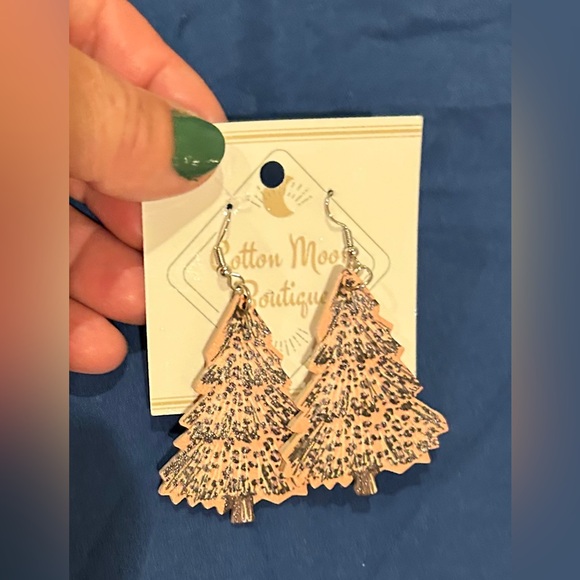 Faux leather tree Earrings - Picture 1 of 3